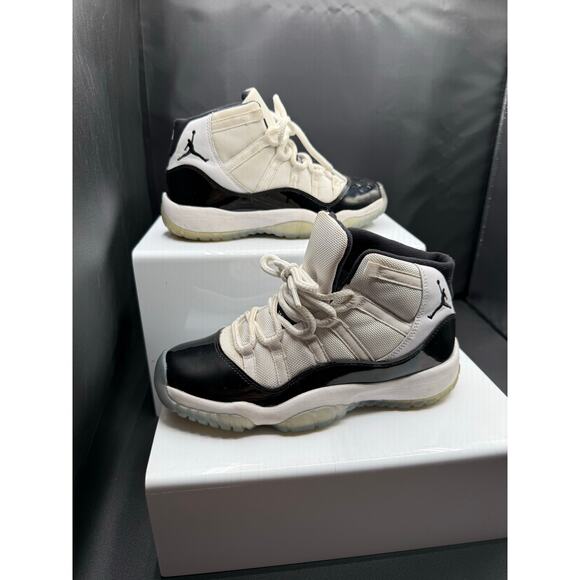 Nike Air Jordan 11s Retro - White and Black - Size 6 Youth - Authentic - Picture 1 of 10